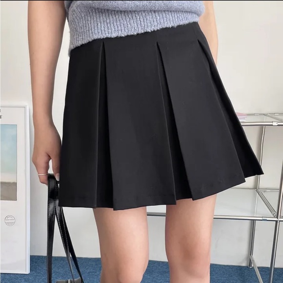 Pleated skirt - Picture 2 of 4